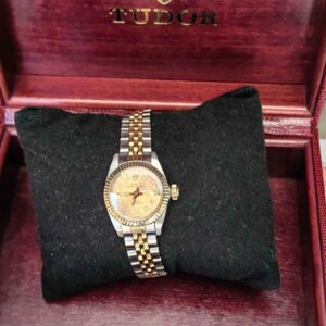 Tudor Lady Oysterdate